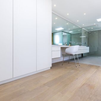 Woodline classic unfinished oak, finished with Oleum in colour wheat.